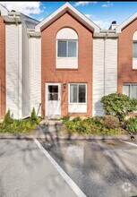Building Photo - 585 Park Rd