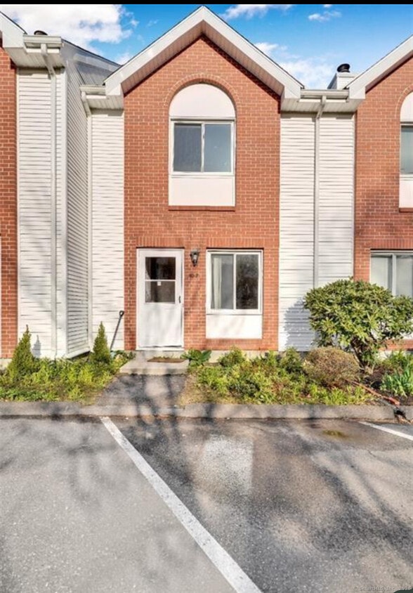 Primary Photo - 585 Park Rd