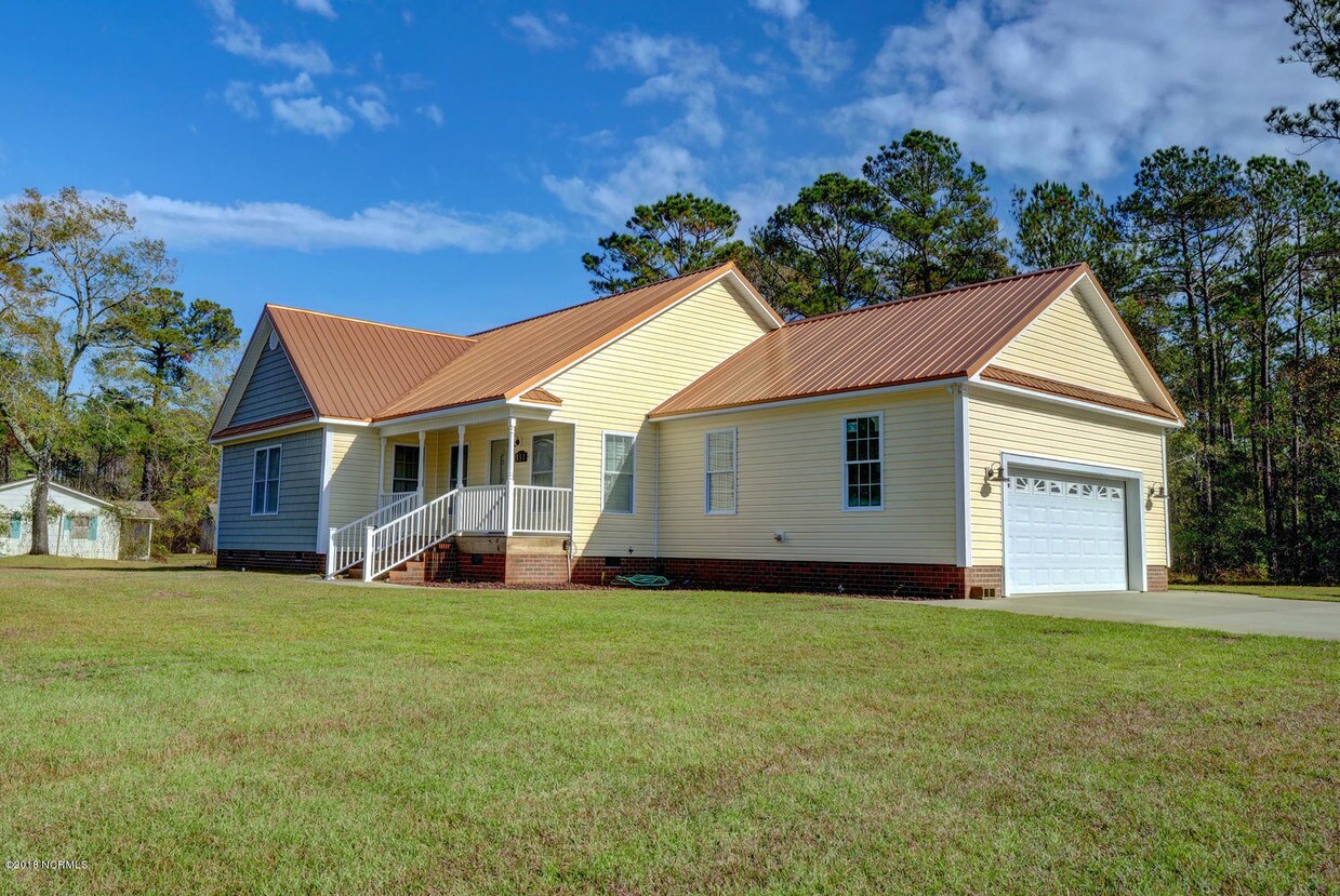 Primary Photo - 551 Holly Ridge Rd