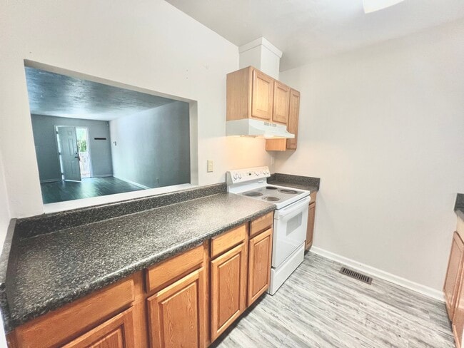 Building Photo - 2110 Golf Terrace Dr
