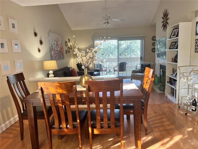 Foto del edificio - 115 112th Ave NE