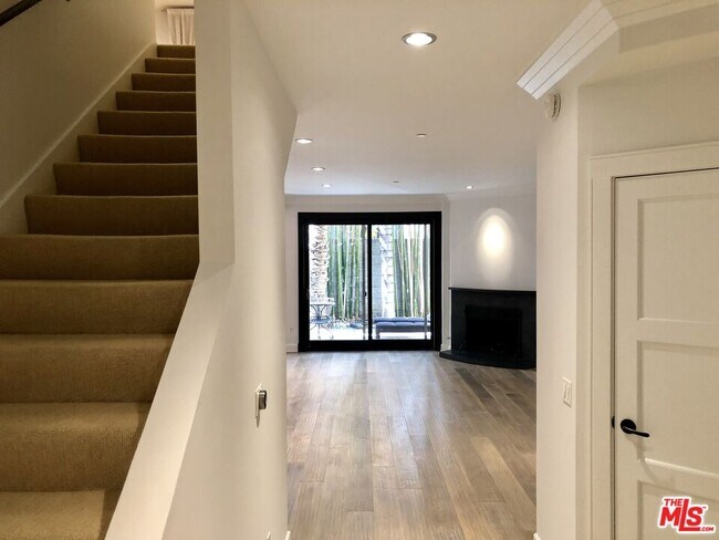 Foto del edificio - 411 N Oakhurst Dr