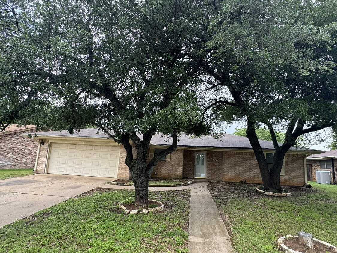 Primary Photo - Meticulously maintained 3 bedroom 2 bath!