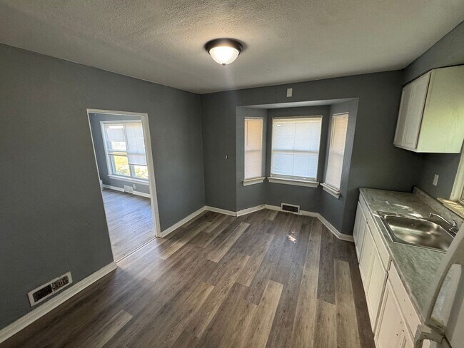Foto del edificio - House in Peoria 3 BR / 2 BA Available Now