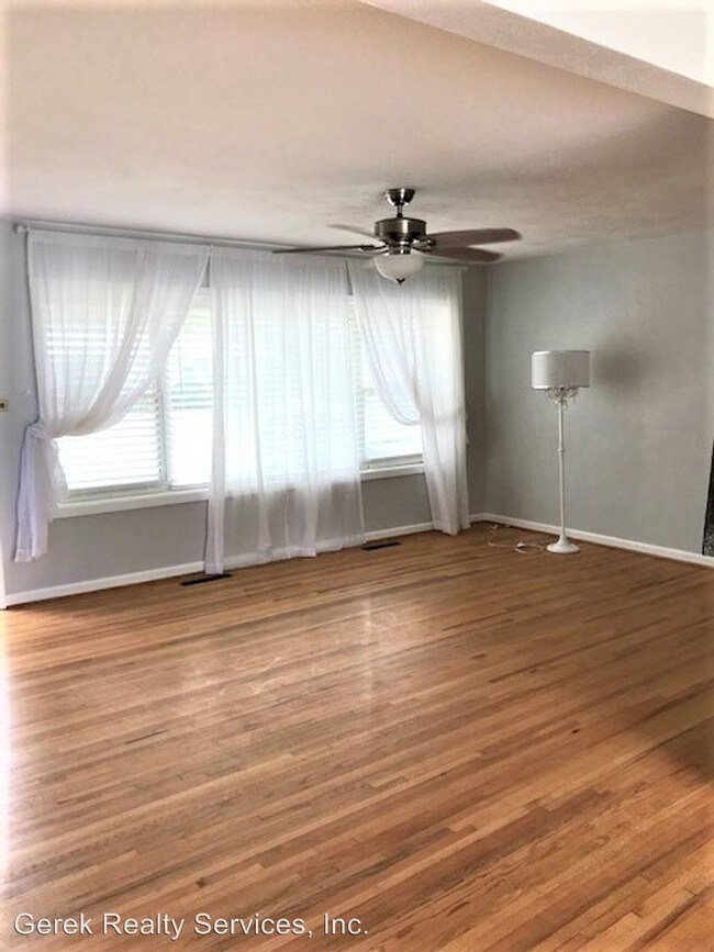 Building Photo - 3 br, 1.5 bath House - 7032 Adele Drive