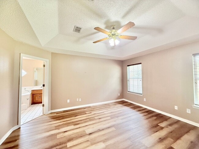 Building Photo - Spacious 4-Bedroom Home - Woodbine Springs