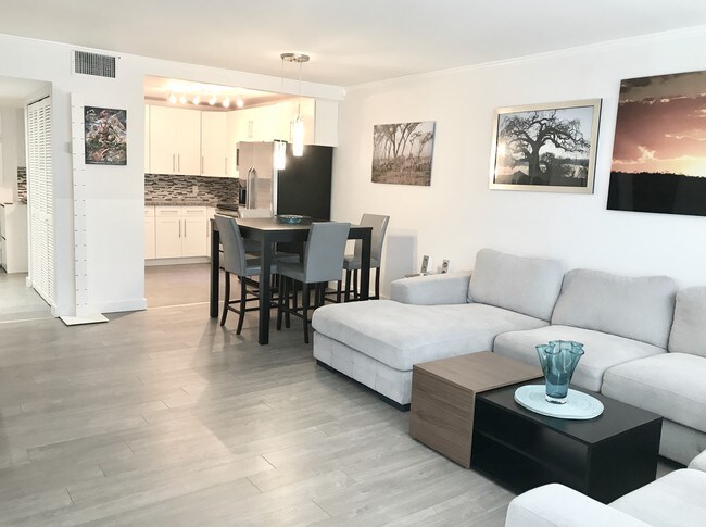 Foto del edificio - 2025 NE 164th St
