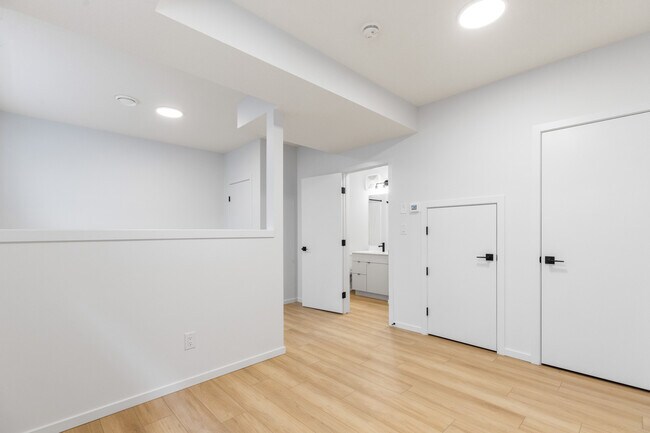 Building Photo - 11440-11487 87 St NW