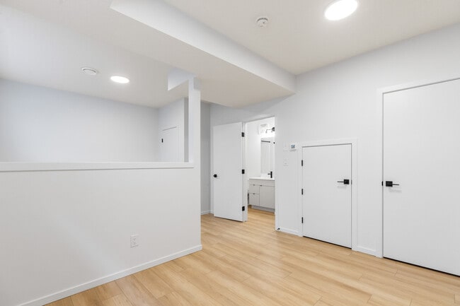 Building Photo - 11514-11587 87 St NW