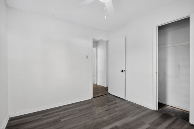 Building Photo - 1971 E Cantrell St