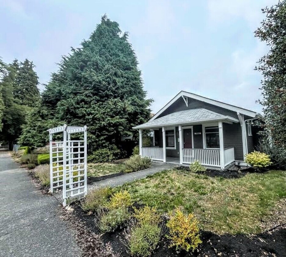 Primary Photo - Charming Bungalow Centrally Located in Tacoma