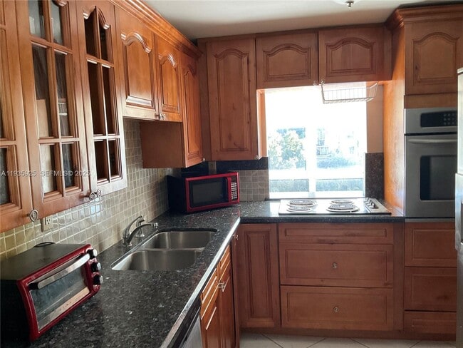 Foto del edificio - 200 172nd St