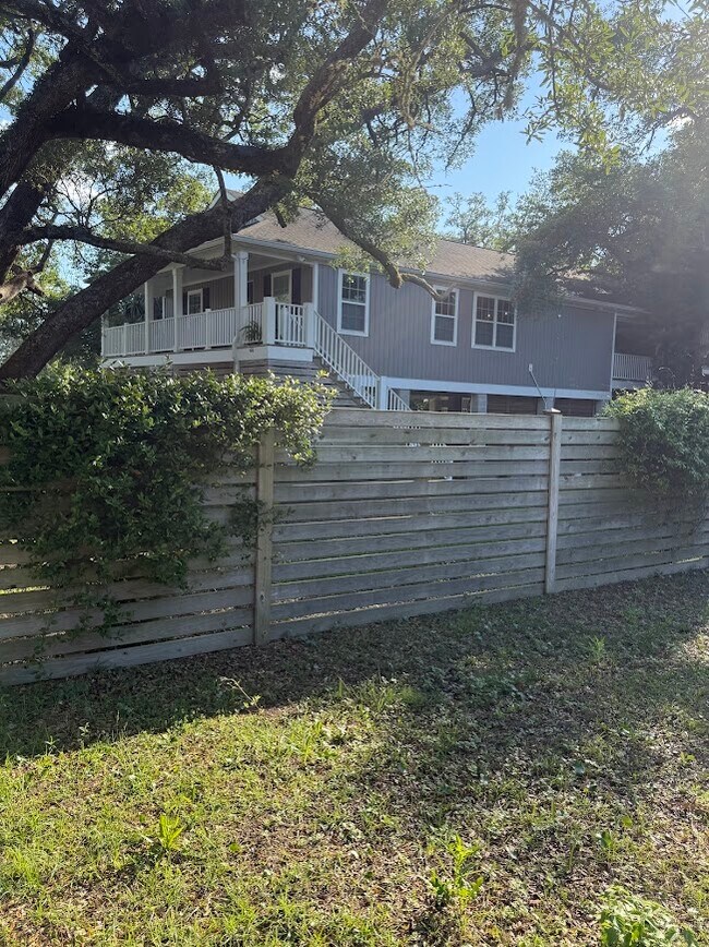Foto del edificio - 406 Caverly Ln
