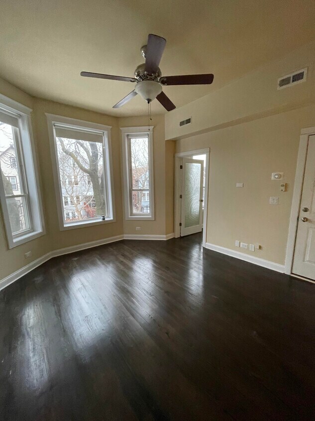 Foto principal - 1825 N Washtenaw Ave