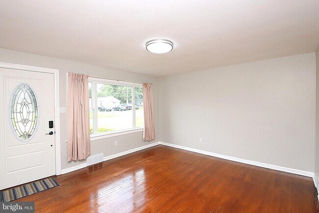 Foto del edificio - 12113 Walnut Point Rd