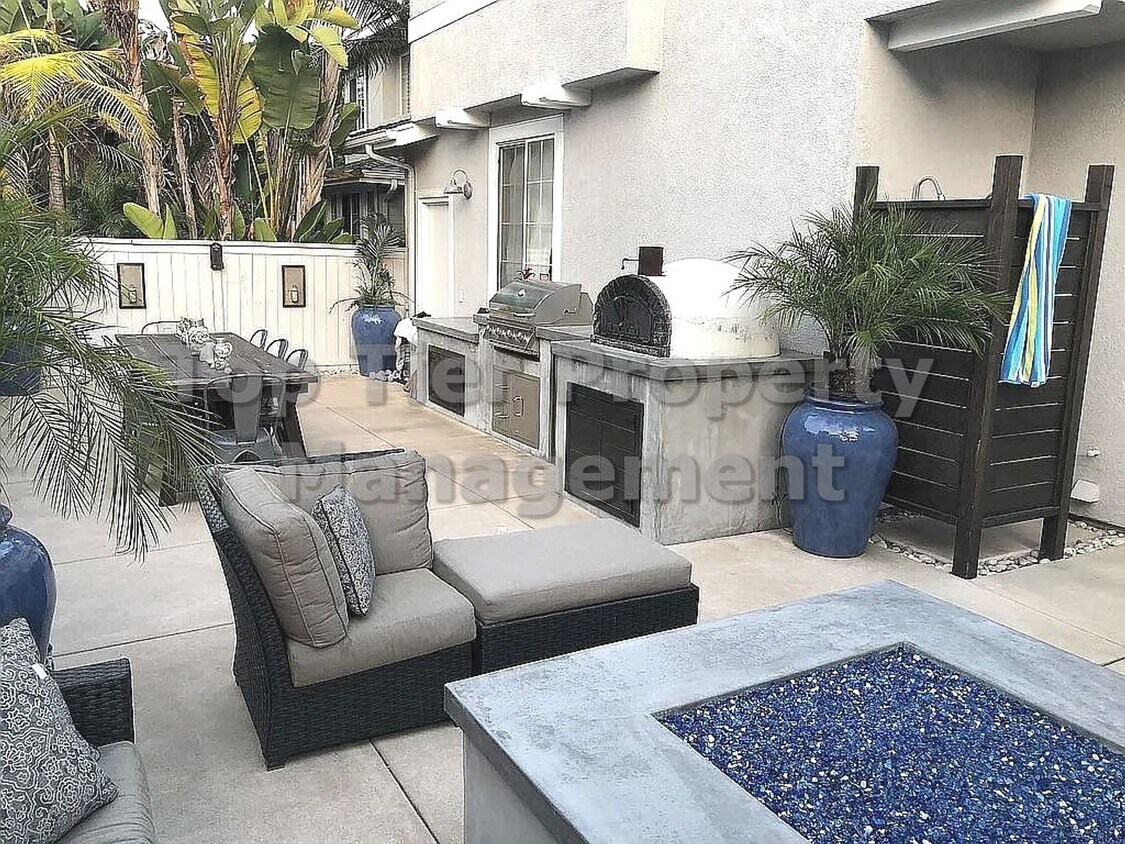 Foto principal - ***Carlsbad Beach House - 3 bed / 2.5 bath...
