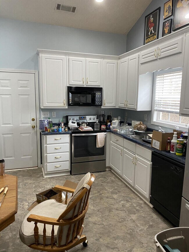 Foto del edificio - 145 Crooked Creek Dr