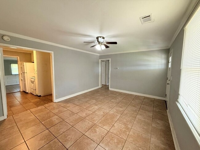 Building Photo - 309 Botts Ave