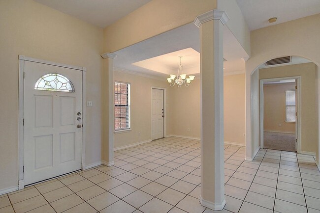 Building Photo - 3805 Julia Cir