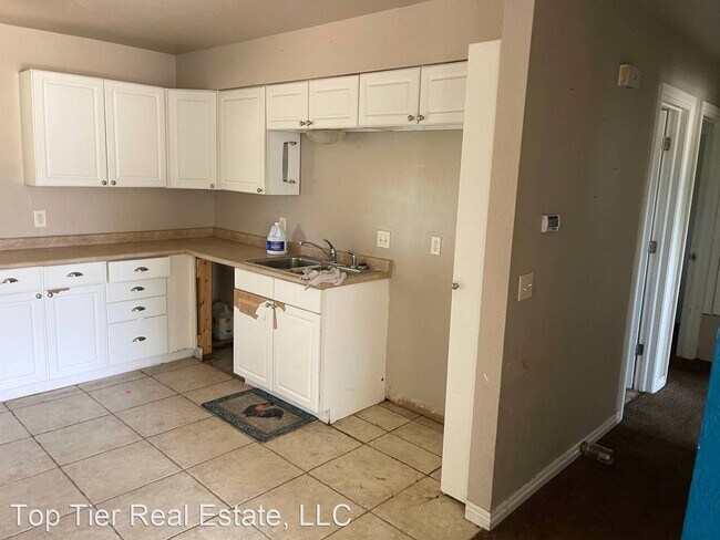 Foto del edificio - 4 br, 2 bath House - 4212 SE Dorchester Dr