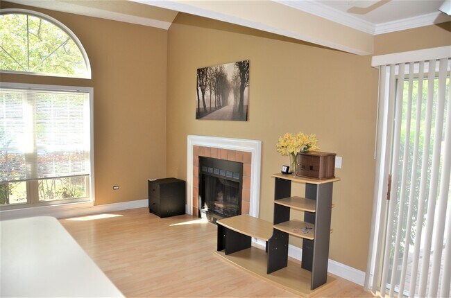 Building Photo - 1017 N Knollwood Dr