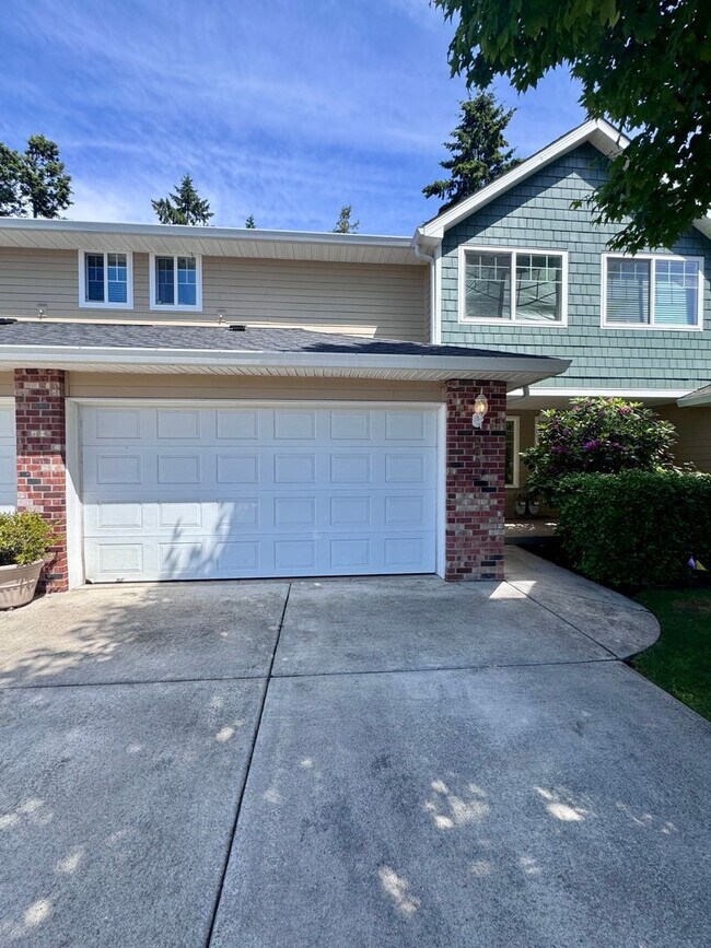 Foto del edificio - EZ living, Private Townhome setting Central Vancouver