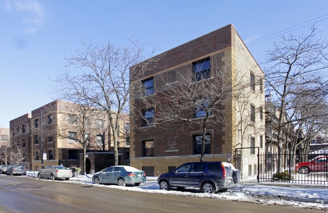 Scotland Yard Apartments Chicago, IL