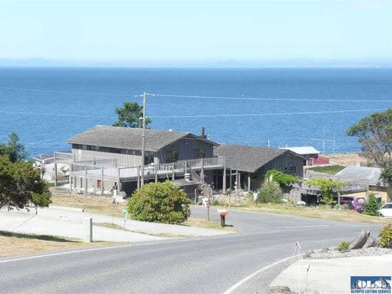 Long view of the entire house - 3925 Diamond Point Rd