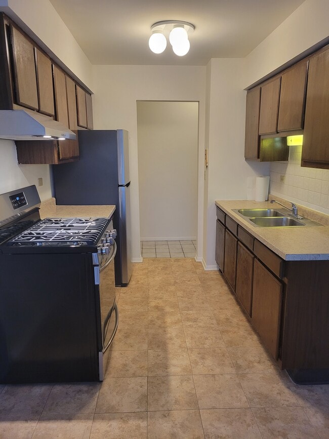 Foto del edificio - 8613 W Foster Ave