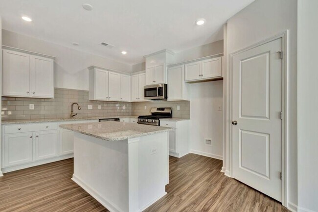 Foto del edificio - Charming 3BR Townhome in Monroe