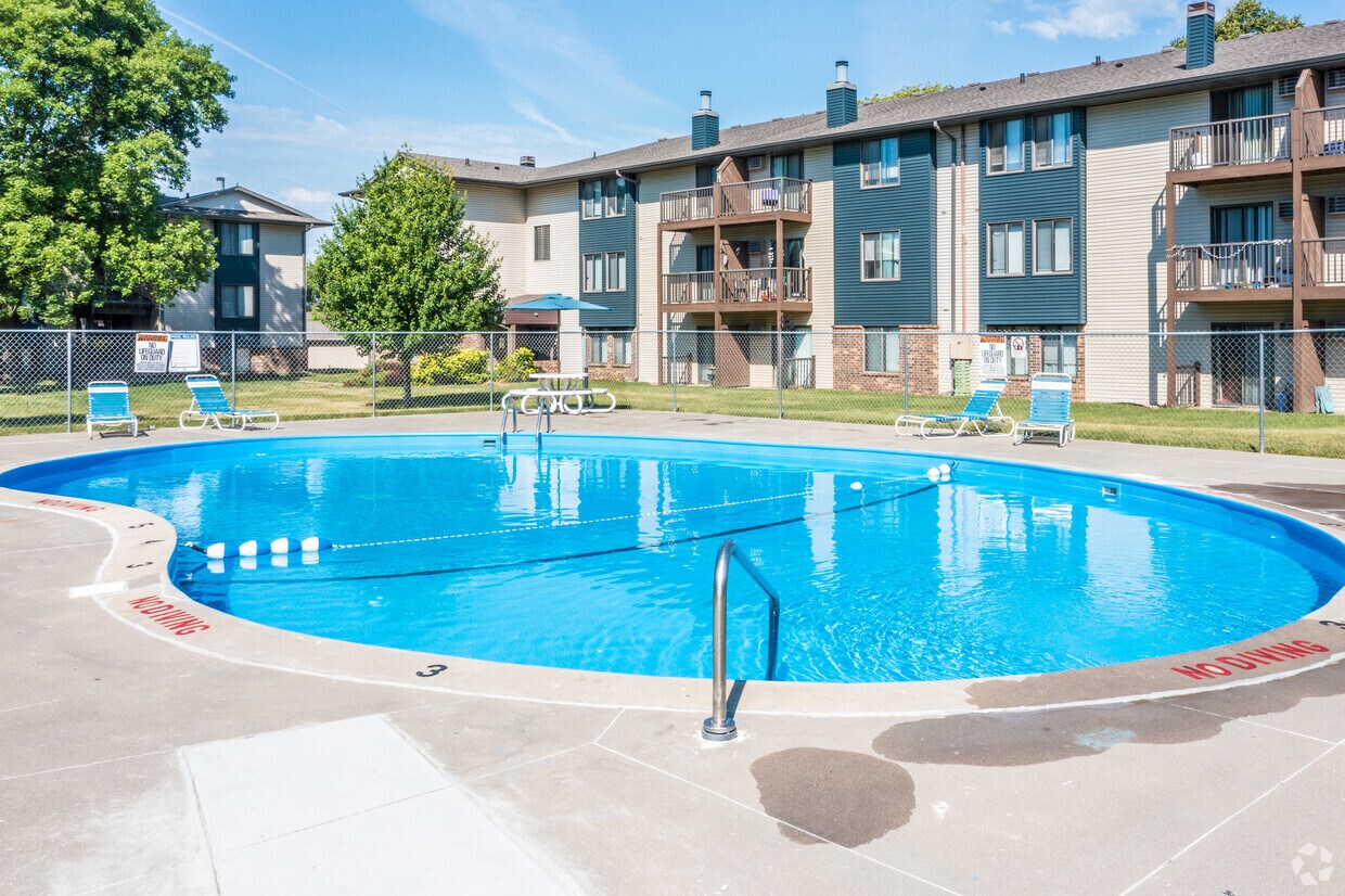 Element Urbandale Apartments 3650 Patricia Dr Urbandale, IA