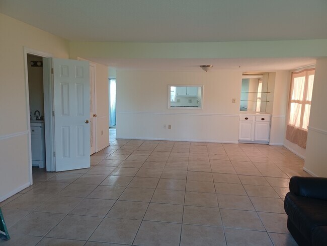 Building Photo - 1108 Marshview Cir Dr