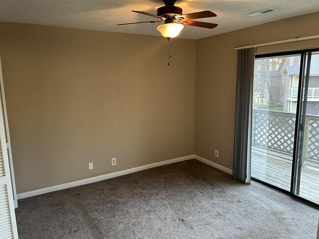 Building Photo - 1 Bed / 1 Bath Condo for Rent in Huntsvill...
