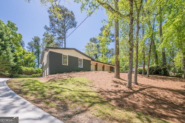 Foto del edificio - 3350 Pine Meadow Rd NW