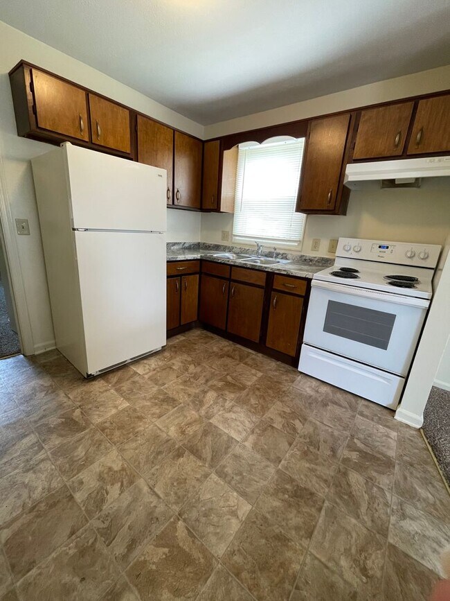 Building Photo - One Bedroom Apartment