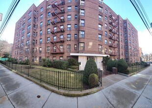 Building Photo - 141-60 84th Rd