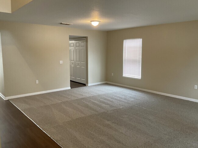 Building Photo - 5932 Royal Hills Cir