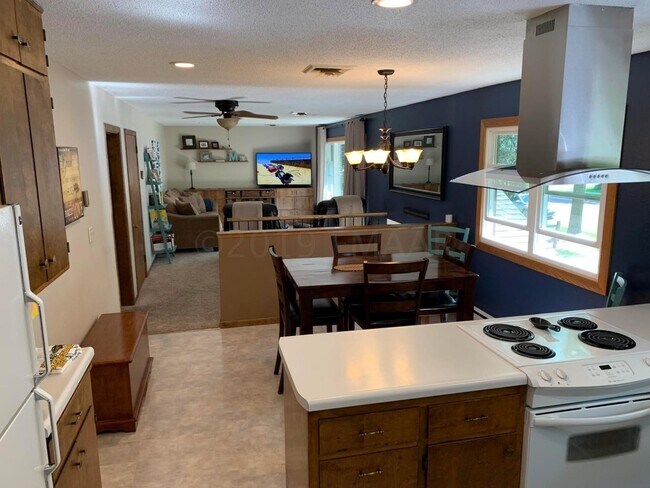Building Photo - APPLICATION PENDING -- Stunning 4 bedroom ...