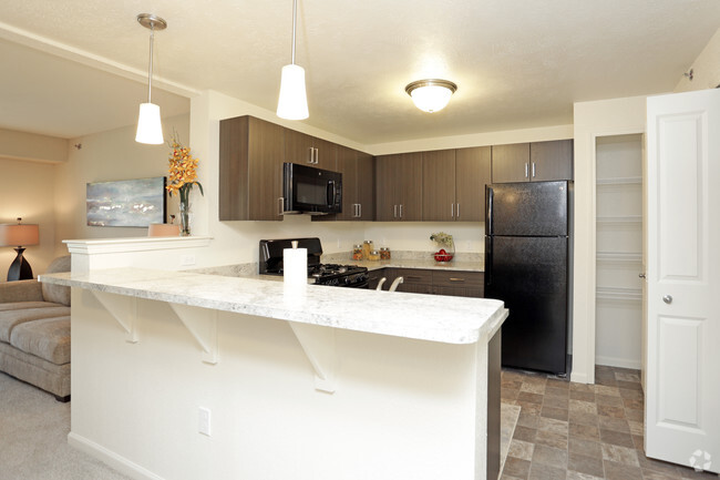 Kitchen - Andover Pointe Apartment Homes