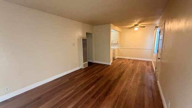 Foto del edificio - 1433 W 84th Pl