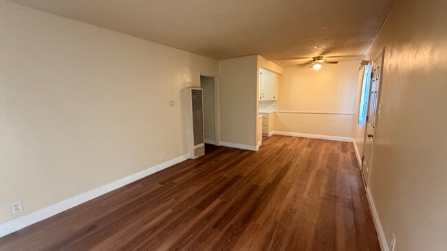 Building Photo - 1433 W 84th Pl