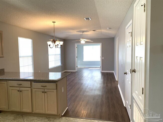 Building Photo - 7926 Heirloom Dr