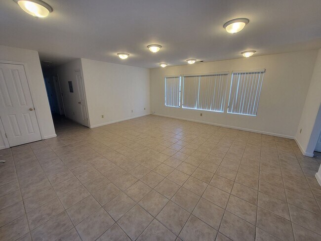 Building Photo - Beautifully Upgraded 2 Story Home in Downt...