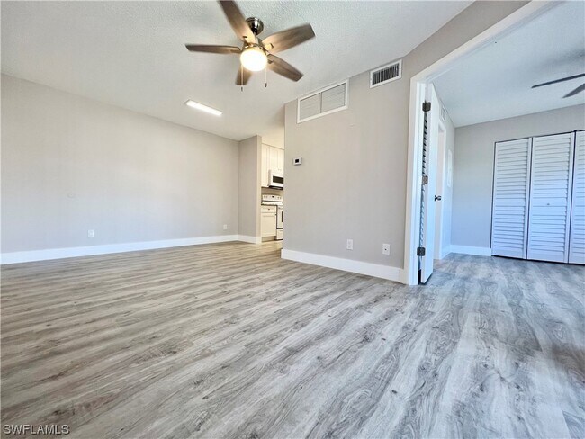 Building Photo - 5303 Summerlin Rd