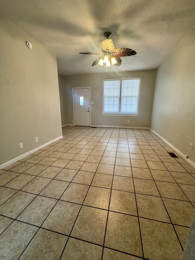 Foto del edificio - Newly Remodeled Southside 2B house with Garage