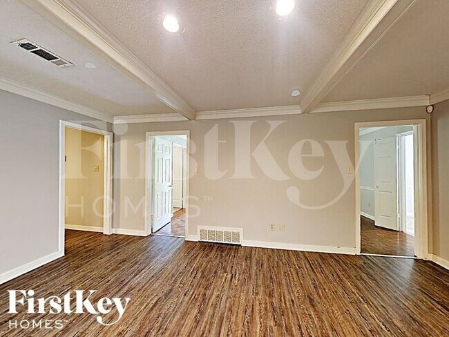 Foto del edificio - 1053 Boones Hollow Dr