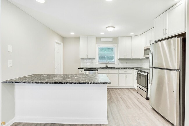 Building Photo - 2173 Rosewood Rd