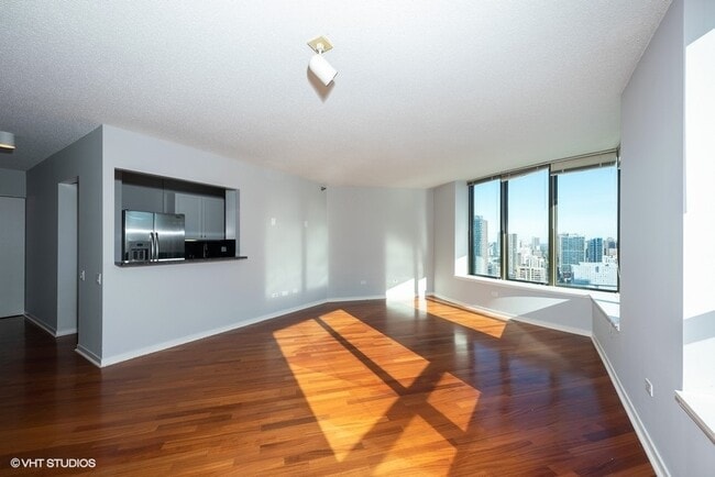Building Photo - 400 N LaSalle Dr