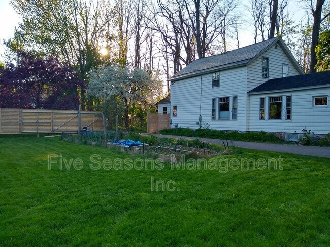 Building Photo - 146 Mansfield Ave