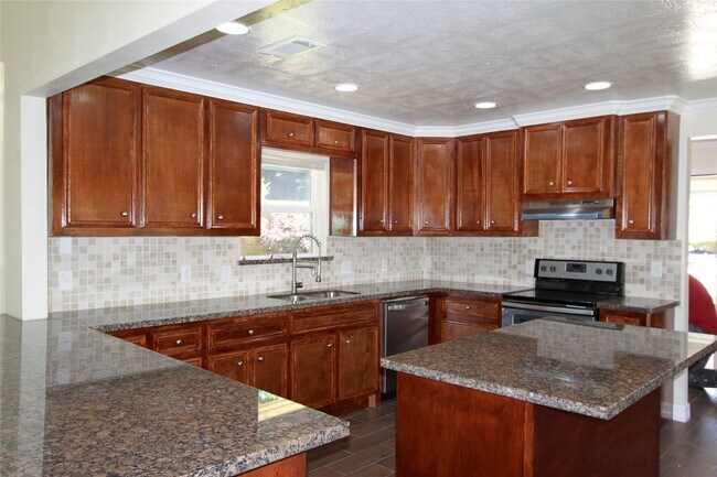 Foto del edificio - 4330 Regency Villa Dr